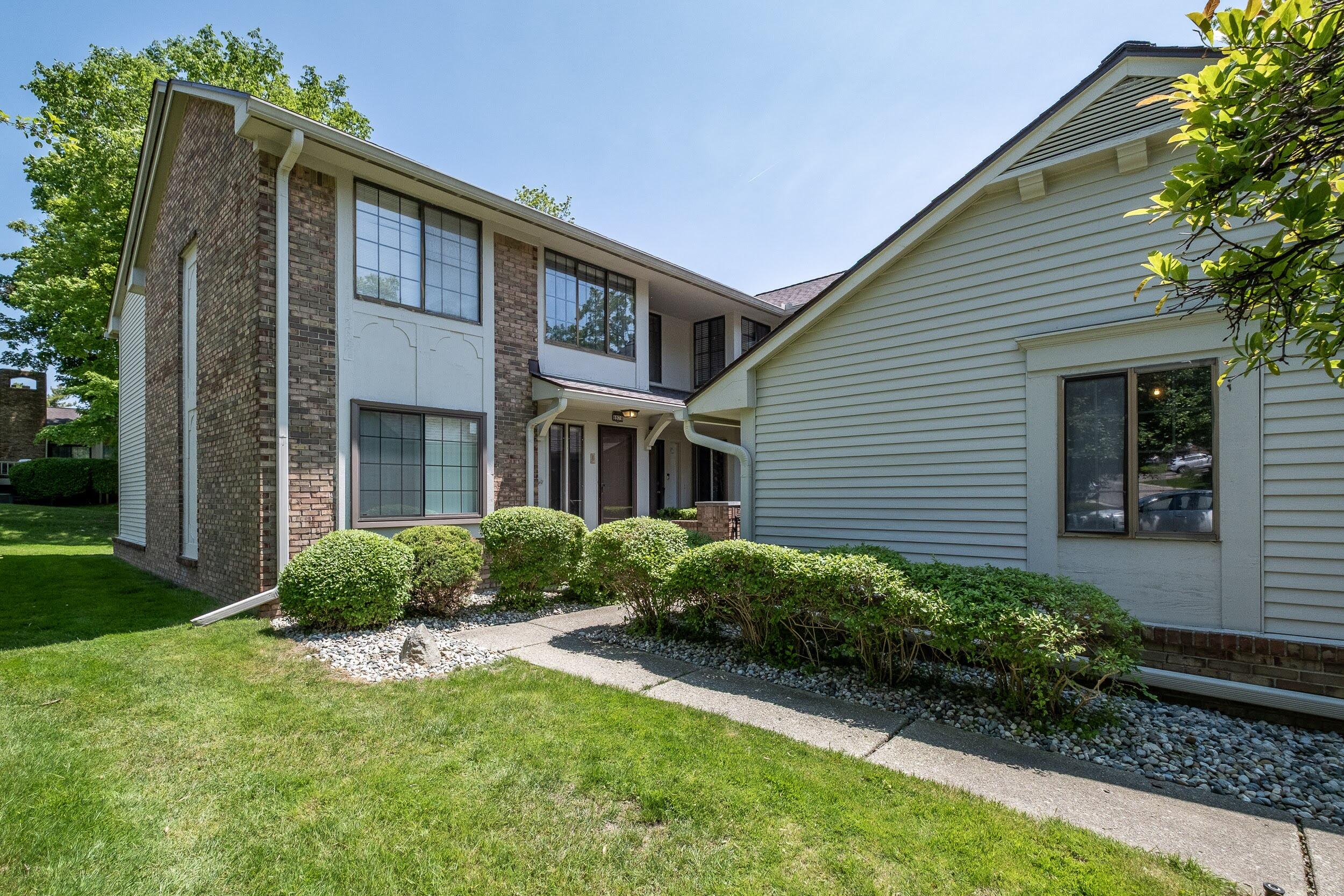 6979 Pebblecreek Woods Drive