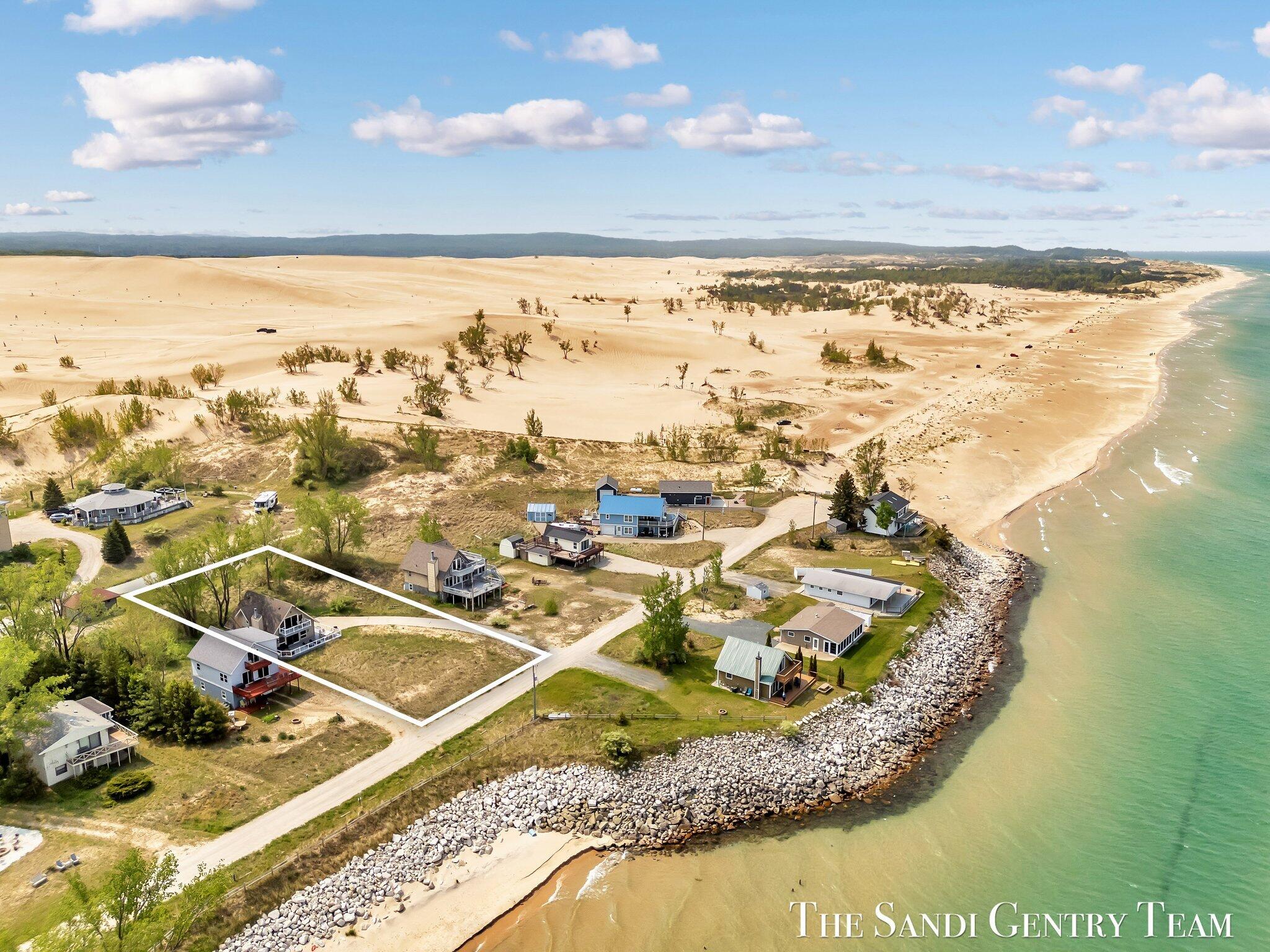 2806 N Lakeshore Drive