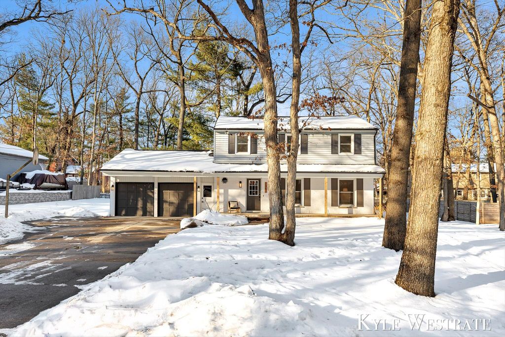 Photo of 7361 Sheffield Drive SE, Ada, MI 49301 (MLS # 26005320)