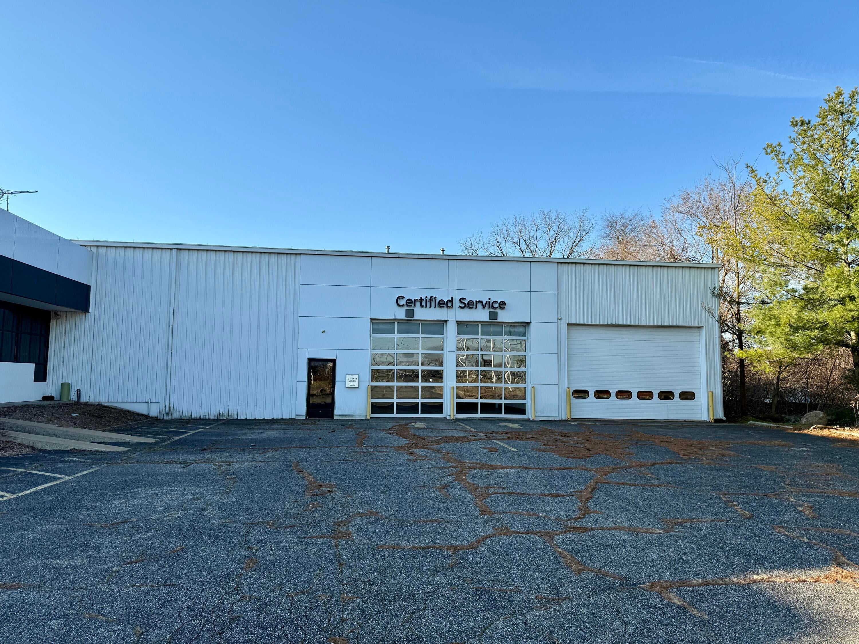 995 W Columbia Avenue