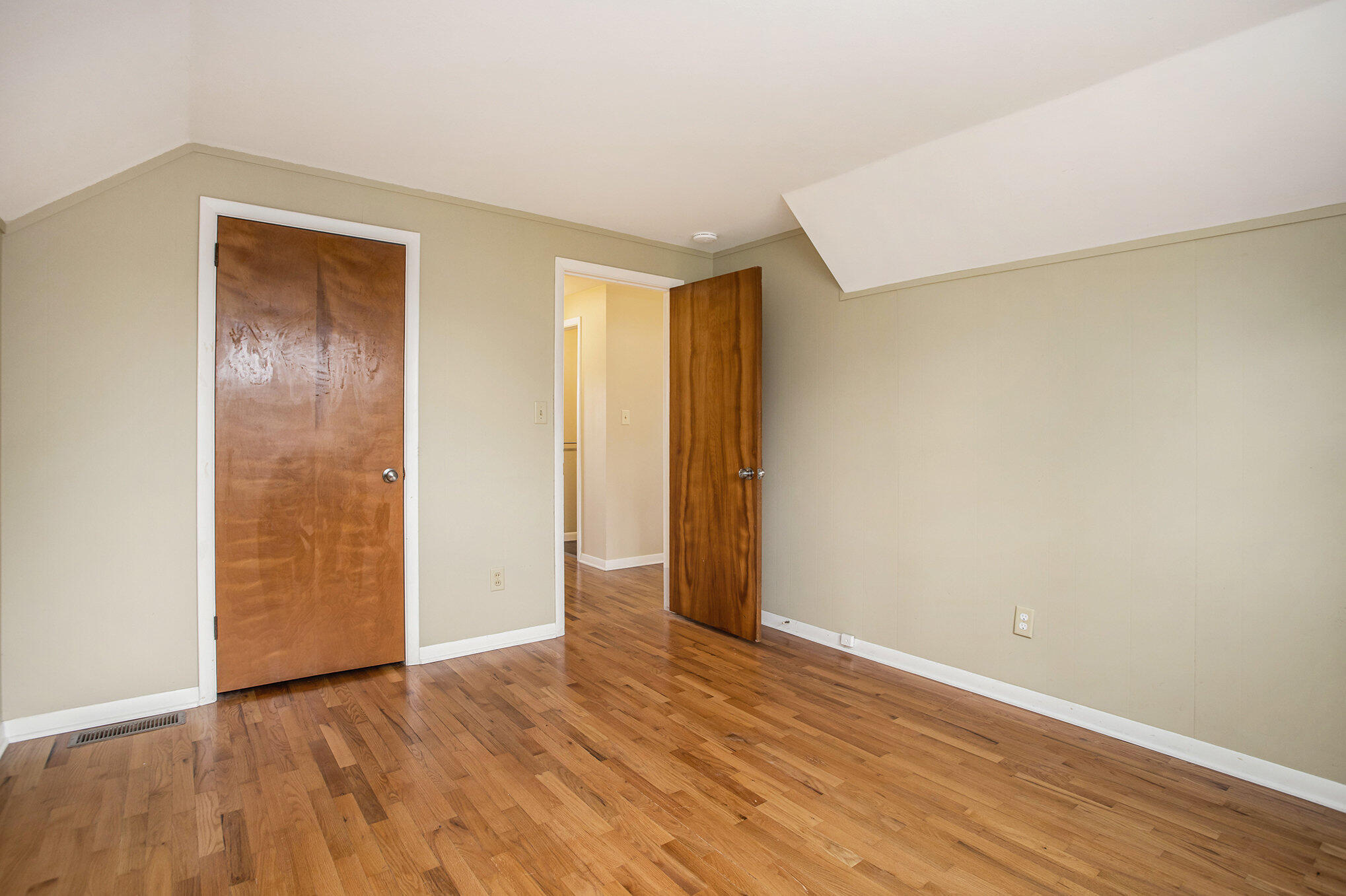 Battle Creek, Michigan 49015, United States, 4 Bedrooms Bedrooms, ,2 BathroomsBathrooms,Residential,Active,98212