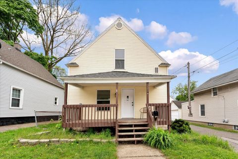 Photo of 22 Ann Street NW, Grand Rapids, MI 49505 (MLS # 26021955)