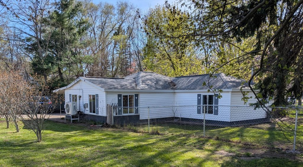 Photo of 2215 Dowd Street, Muskegon, MI 49441 (MLS # 26019321)