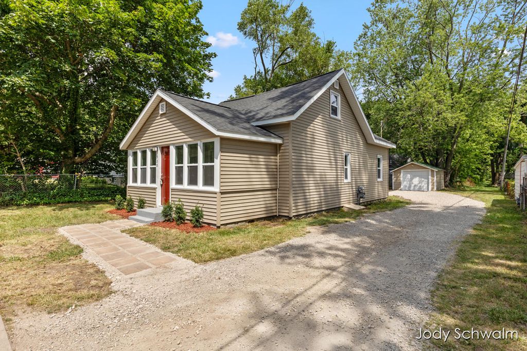 Photo of 920 Wilson Avenue, Muskegon, MI 49441 (MLS # 25037153)