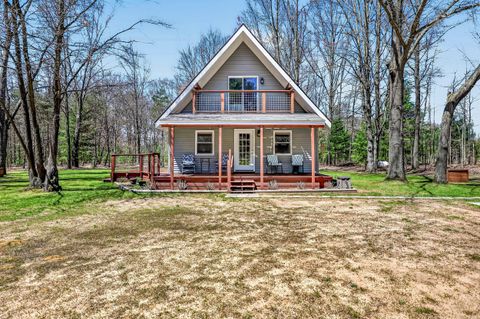Photo of 7015 S Oceana Drive, Rothbury, MI 49452 (MLS # 26019626)