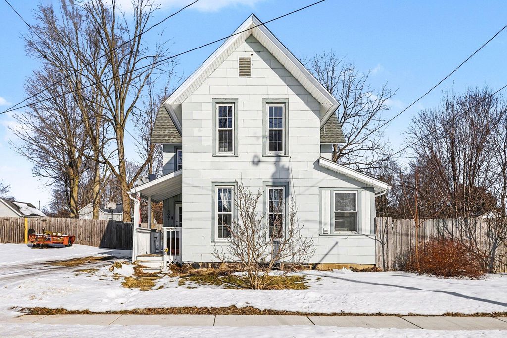 Photo of 427 E Division Street, Vicksburg, MI 49097 (MLS # 26005477)