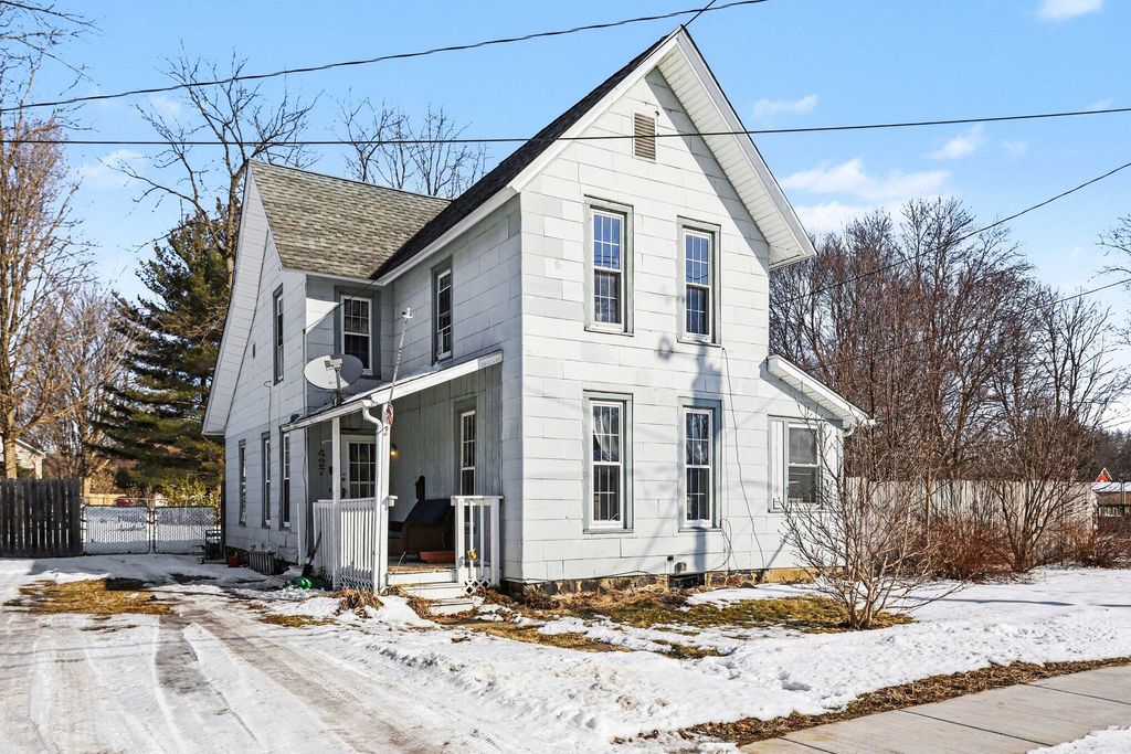 Photo of 427 E Division Street, Vicksburg, MI 49097 (MLS # 26005477)