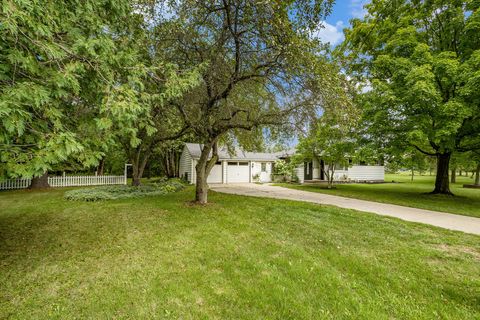 Photo of 409 E Broadway Avenue, Scottville, MI 49454 (MLS # 26014070)