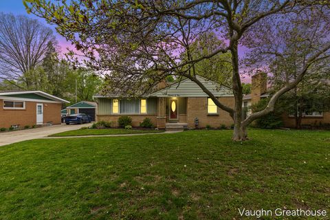Photo of 1501 Carlton Avenue NE, Grand Rapids, MI 49505 (MLS # 26018921)