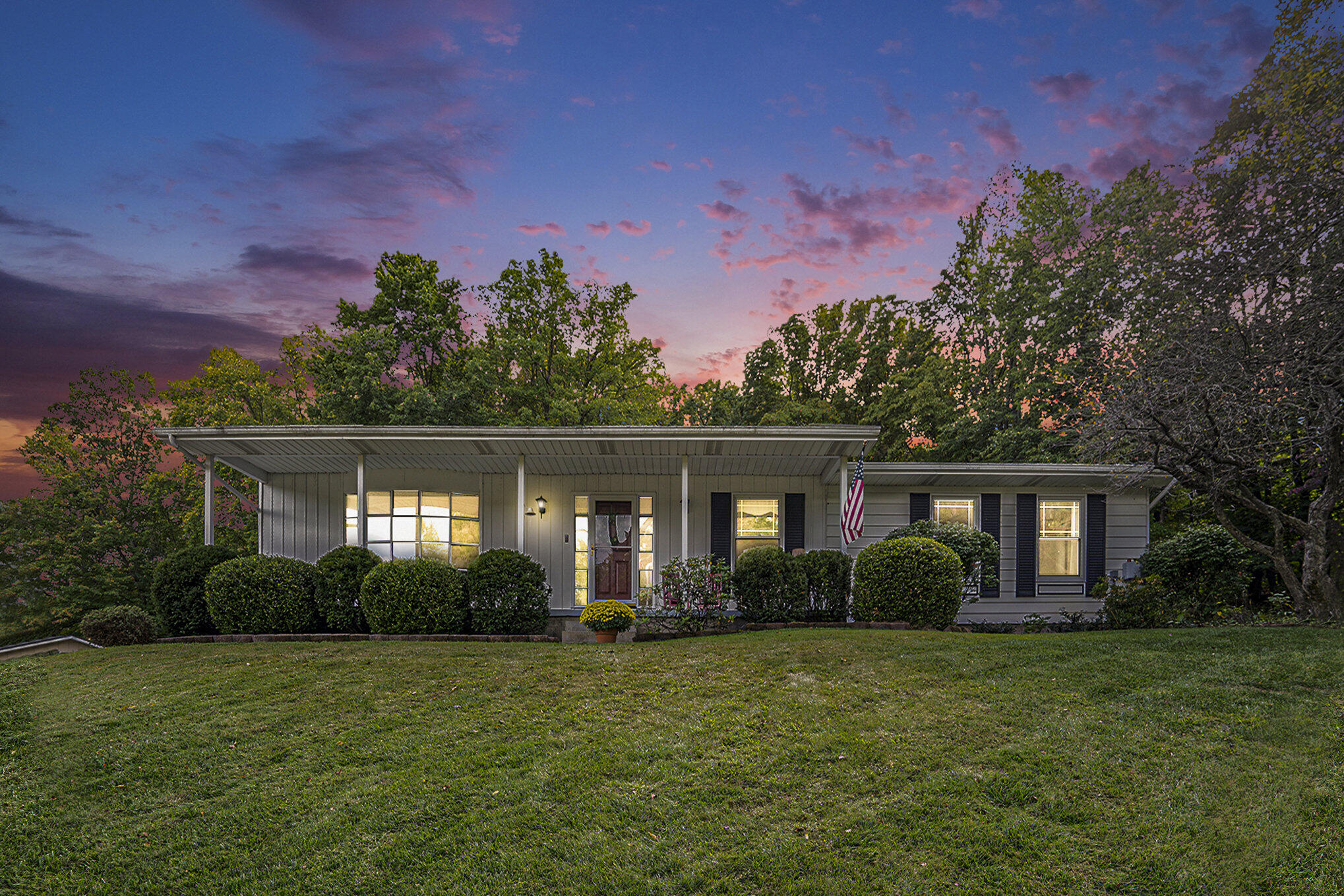 Richland, Michigan 49083, United States, 3 Bedrooms Bedrooms, ,3 BathroomsBathrooms,Residential,Pending,41767