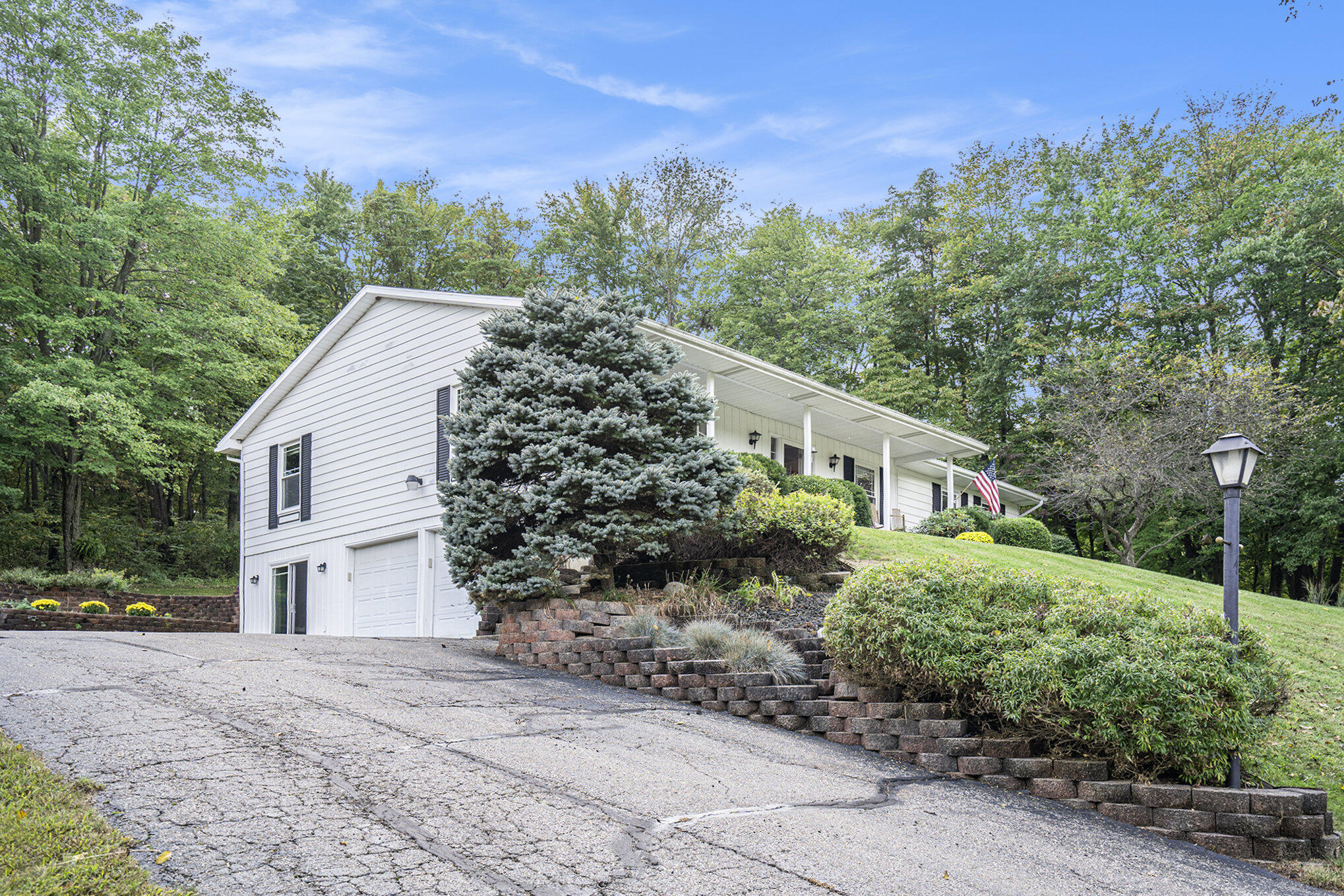 Richland, Michigan 49083, United States, 3 Bedrooms Bedrooms, ,3 BathroomsBathrooms,Residential,Pending,41767