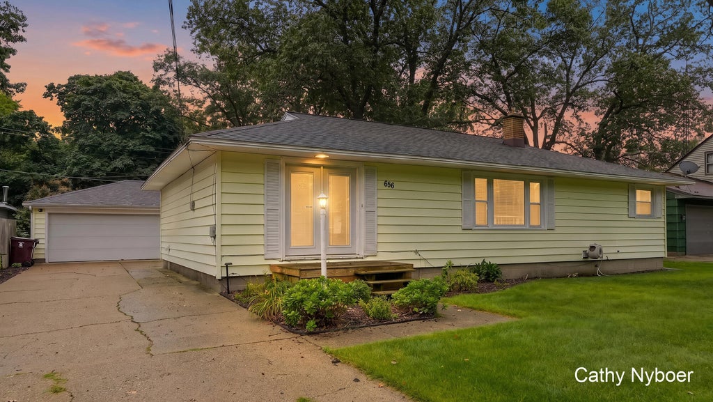 Photo of 656 West Street, Muskegon, MI 49442 (MLS # 26046938)