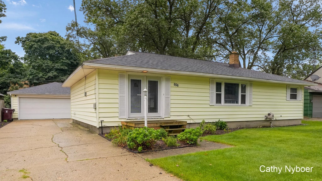 Photo of 656 West Street, Muskegon, MI 49442 (MLS # 26046938)