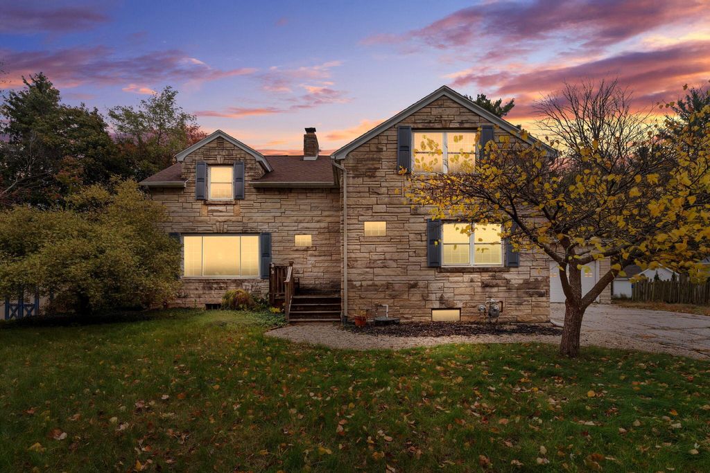 Photo of 15008 Lakeshore Avenue, Grand Haven, MI 49417 (MLS # 25032626)