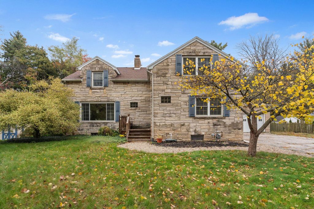 Photo of 15008 Lakeshore Avenue, Grand Haven, MI 49417 (MLS # 25032626)