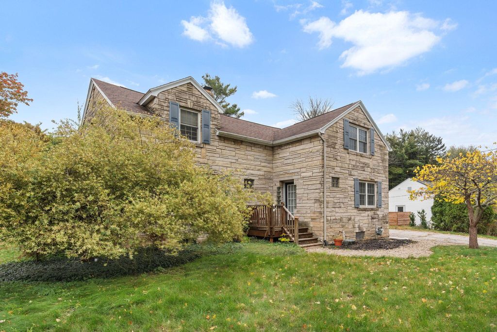 Photo of 15008 Lakeshore Avenue, Grand Haven, MI 49417 (MLS # 25032626)