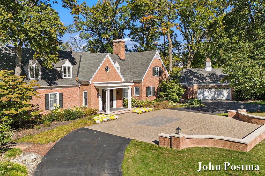 Photo of 2929 Bonnell Avenue SE, East Grand Rapids, MI 49506 (MLS # 26004209)