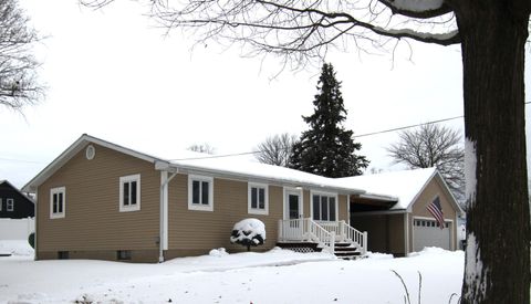 Photo of 313 N Linden Avenue, Fremont, MI 49412 (MLS # 25060892)