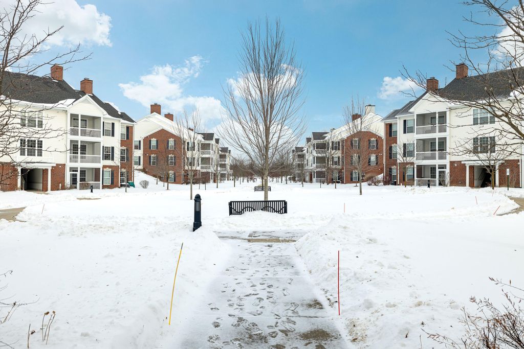 Photo of 1062 W Summerfield Glen Circle #70, Ann Arbor, MI 48103 (MLS # 26004930)