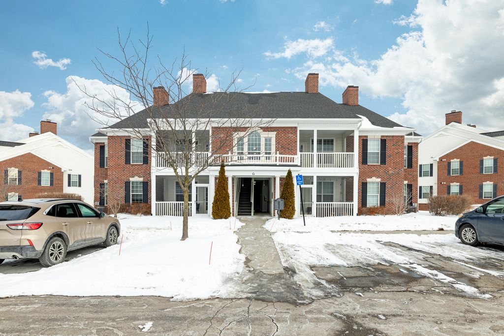 Photo of 1062 W Summerfield Glen Circle #70, Ann Arbor, MI 48103 (MLS # 26004930)