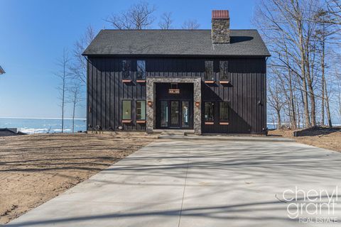 2578 Lakeshore Drive Fennville MI 49408