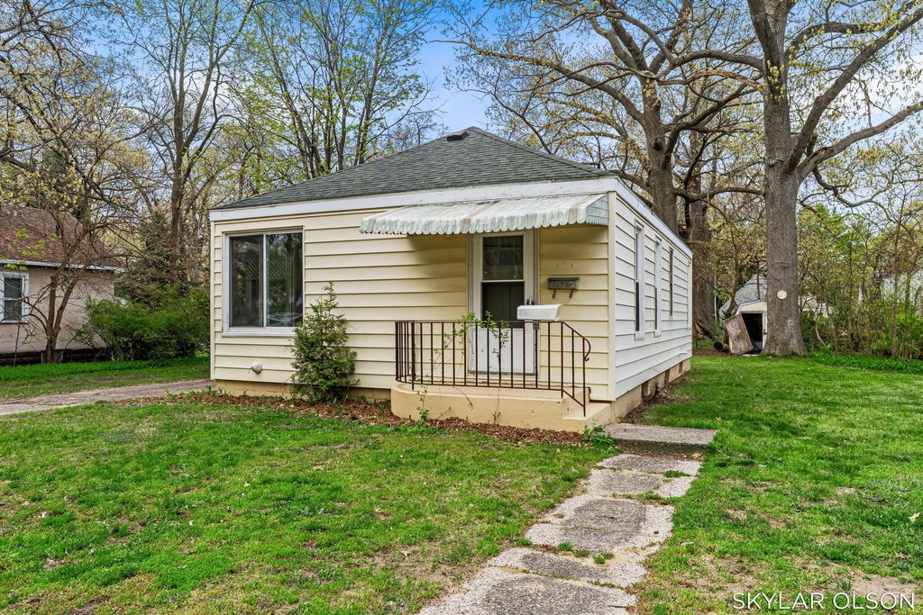 Photo of 2153 Philo Avenue, Muskegon, MI 49441 (MLS # 26022973)