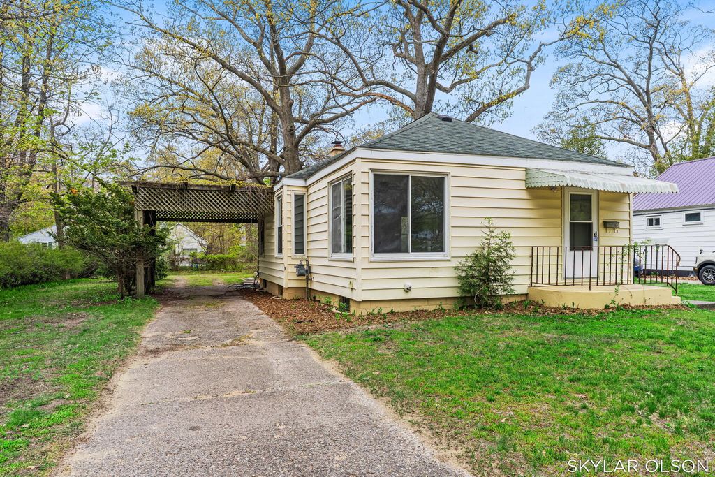 Photo of 2153 Philo Avenue, Muskegon, MI 49441 (MLS # 26022973)