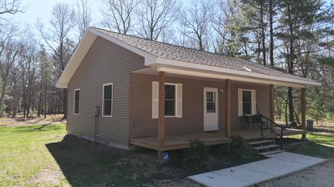 Photo of 2073 Gunn Road, Manistee, MI 49660 (MLS # 26012840)