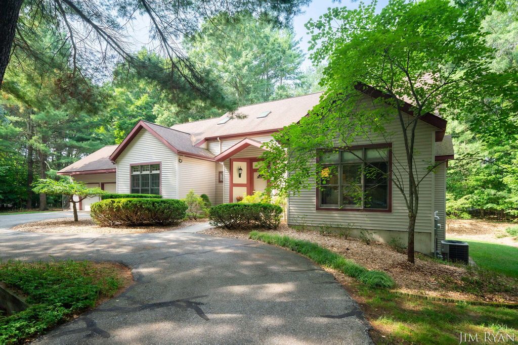 Photo of 186 Tiffany Ridge Drive, Holland, MI 49424 (MLS # 25039940)