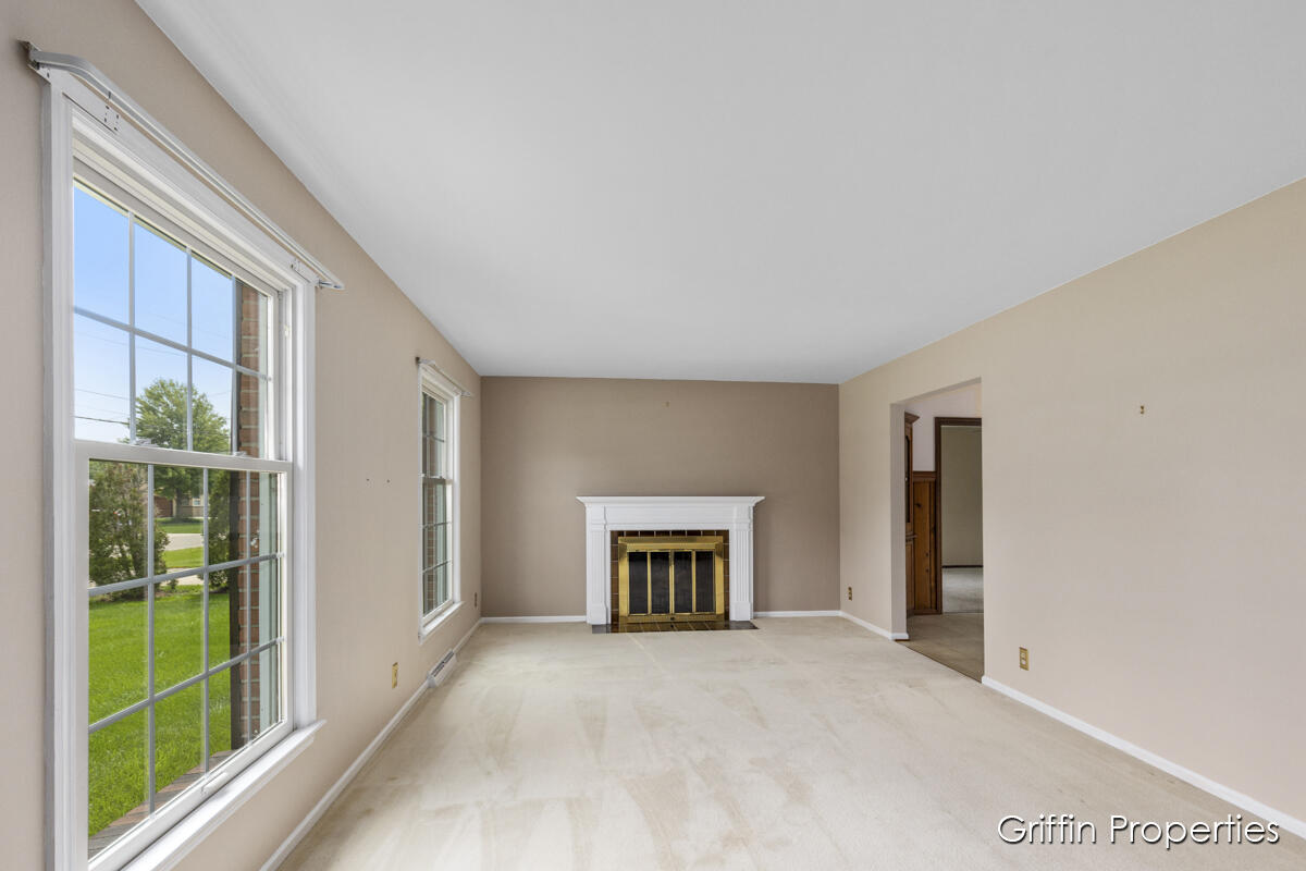 Photo 5 of 36 of 1815 Sherwood Drive SE house