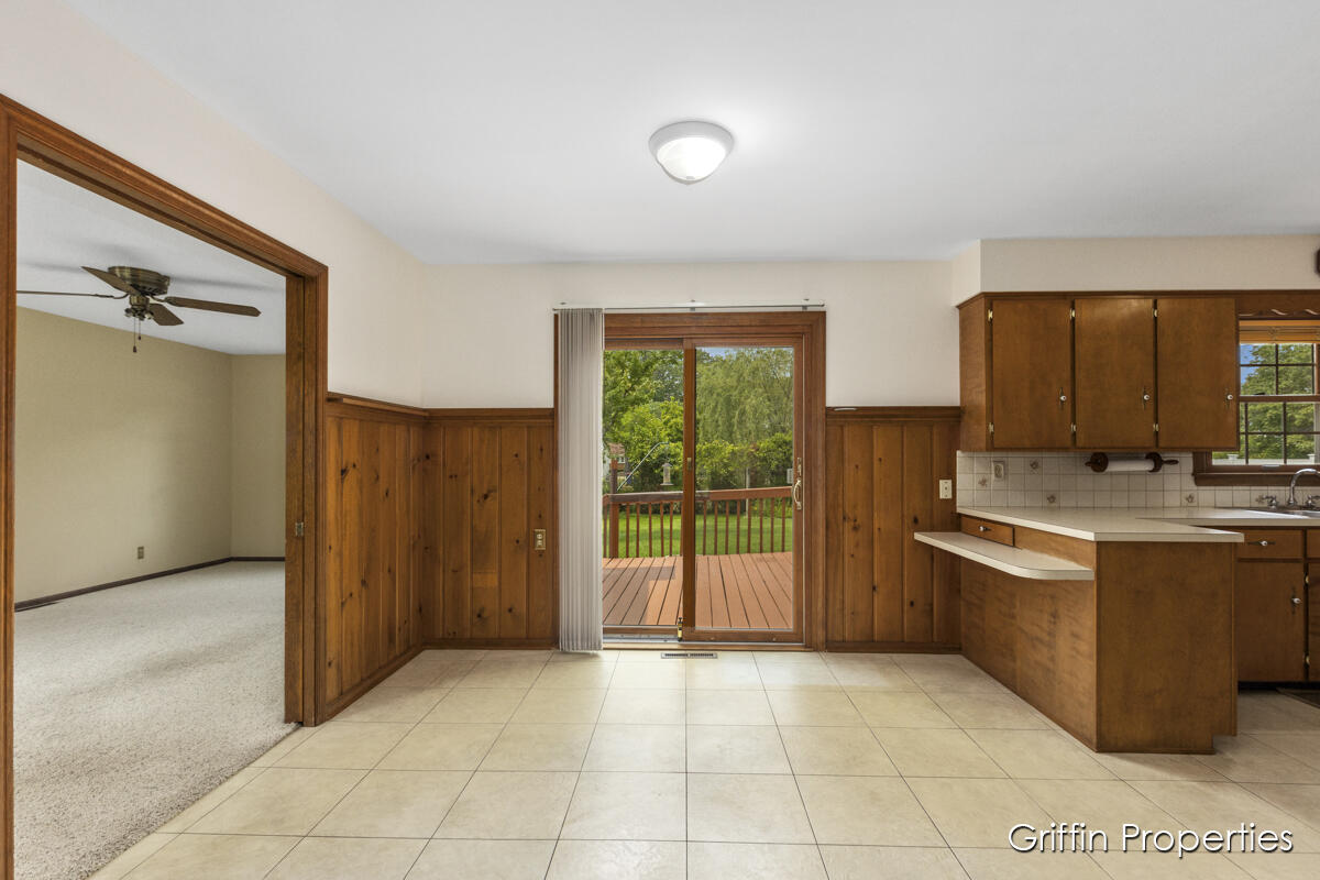 Photo 8 of 36 of 1815 Sherwood Drive SE house