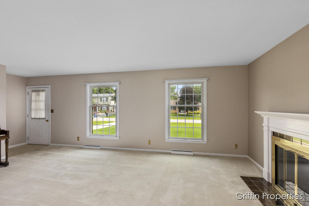 Photo 7 of 36 of 1815 Sherwood Drive SE house