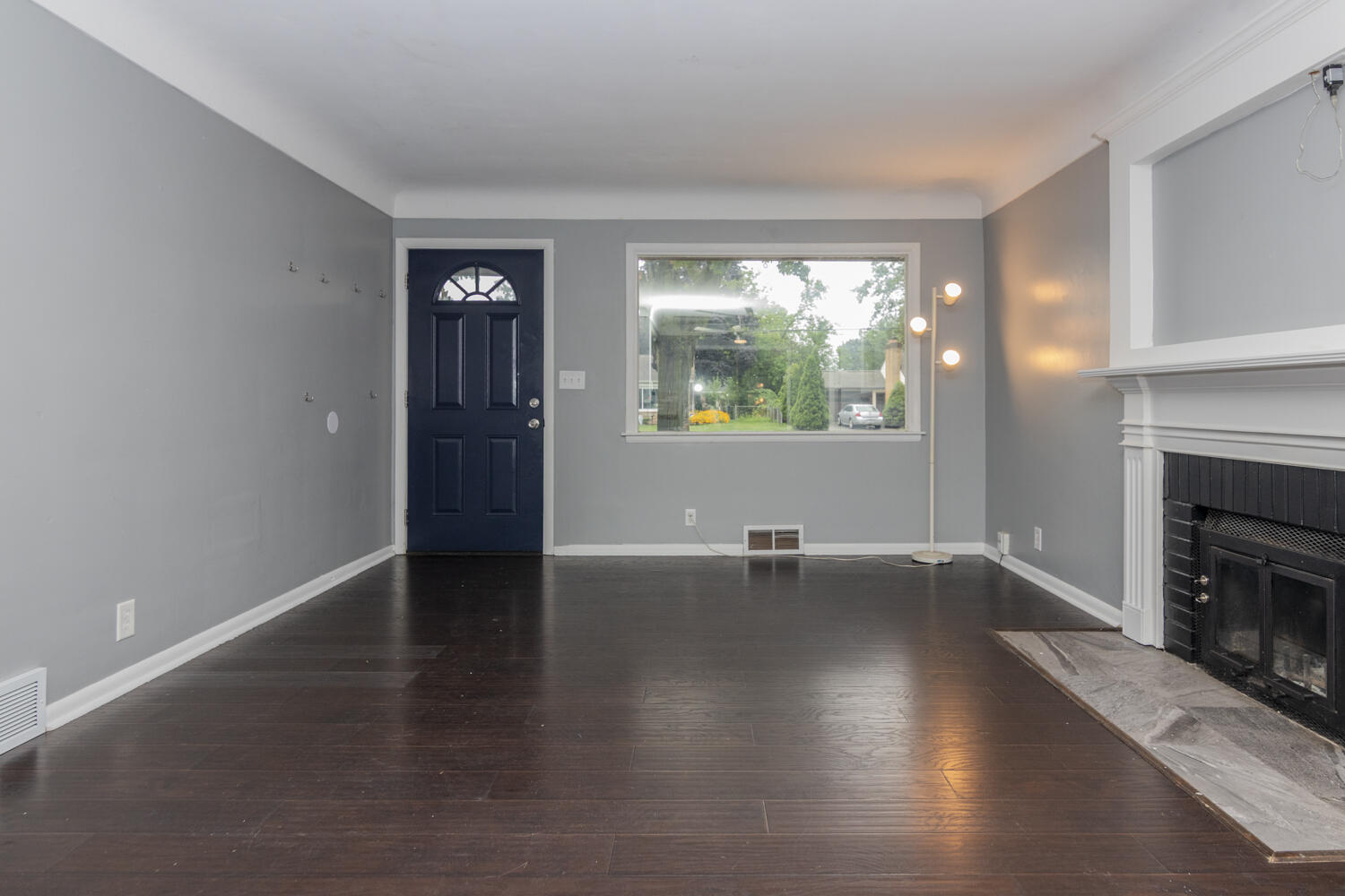 1833 Bloomfield Avenue