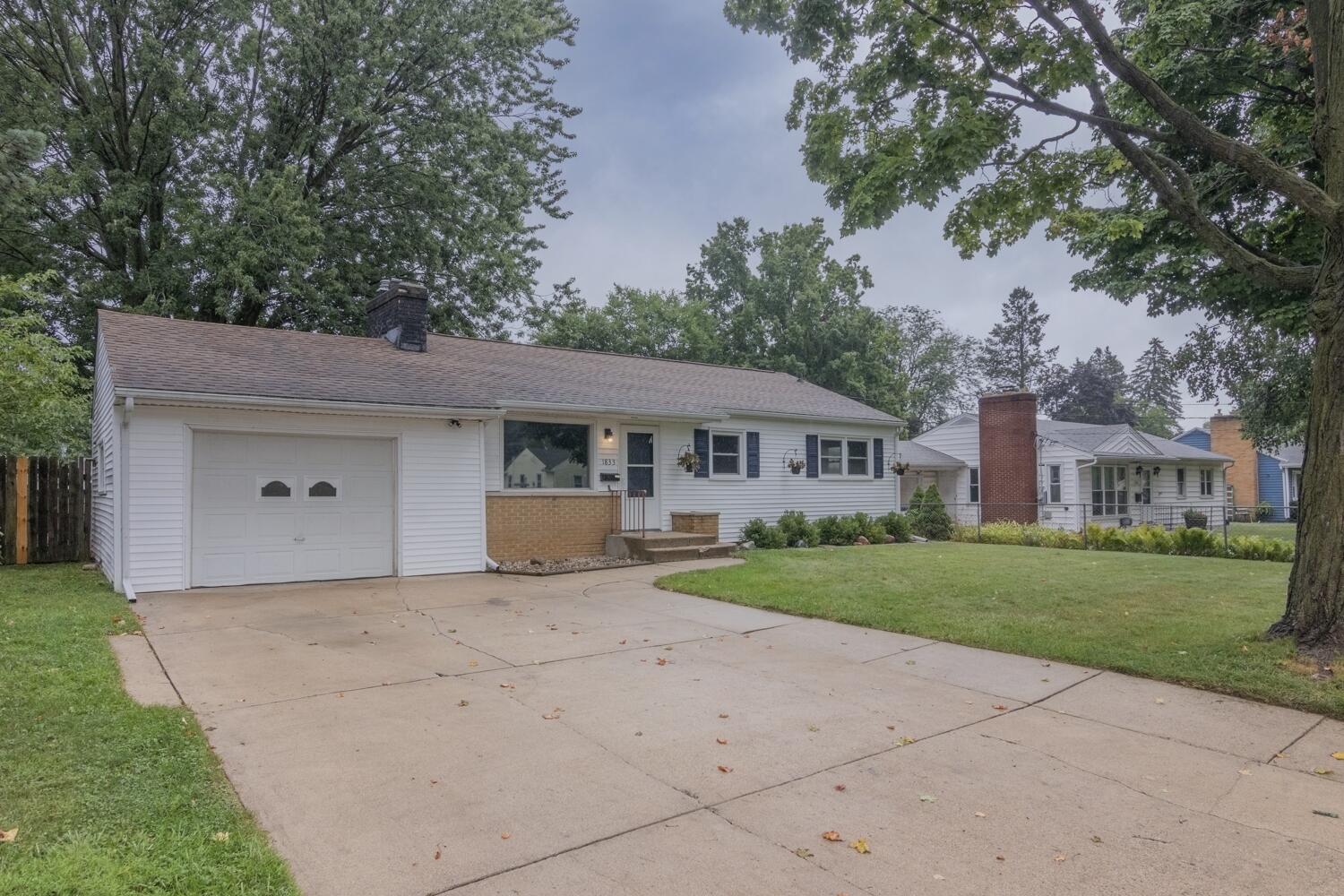 1833 Bloomfield Avenue