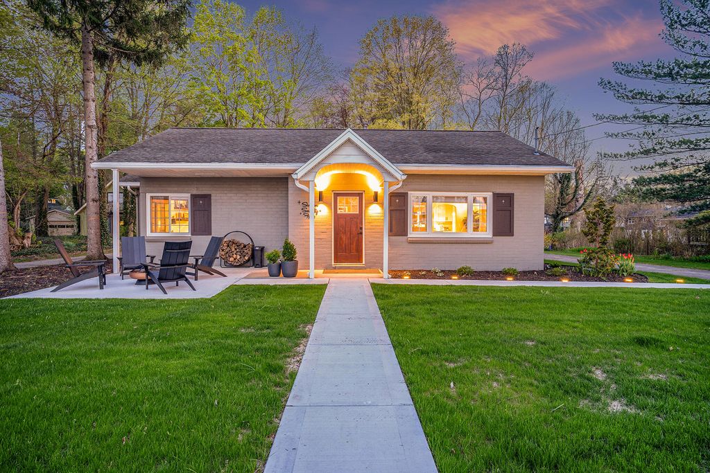 Photo of 1674 S Shore Drive, Holland, MI 49423 (MLS # 25056437)