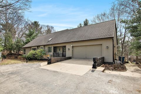 18642 Pawnee Drive, Spring Lake, MI 49456 - MLS#: 25010606