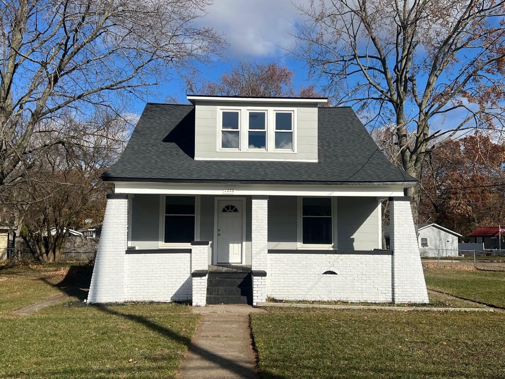 Photo of 1226 Evanston Avenue, Muskegon, MI 49442 (MLS # 25059001)