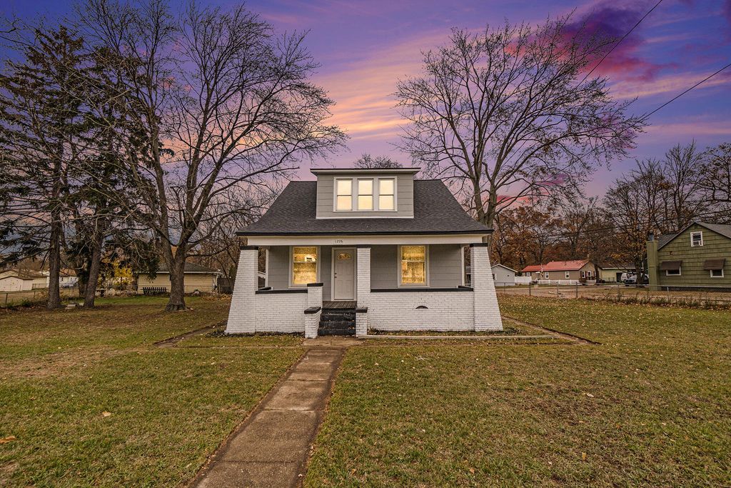 Photo of 1226 Evanston Avenue, Muskegon, MI 49442 (MLS # 25059001)