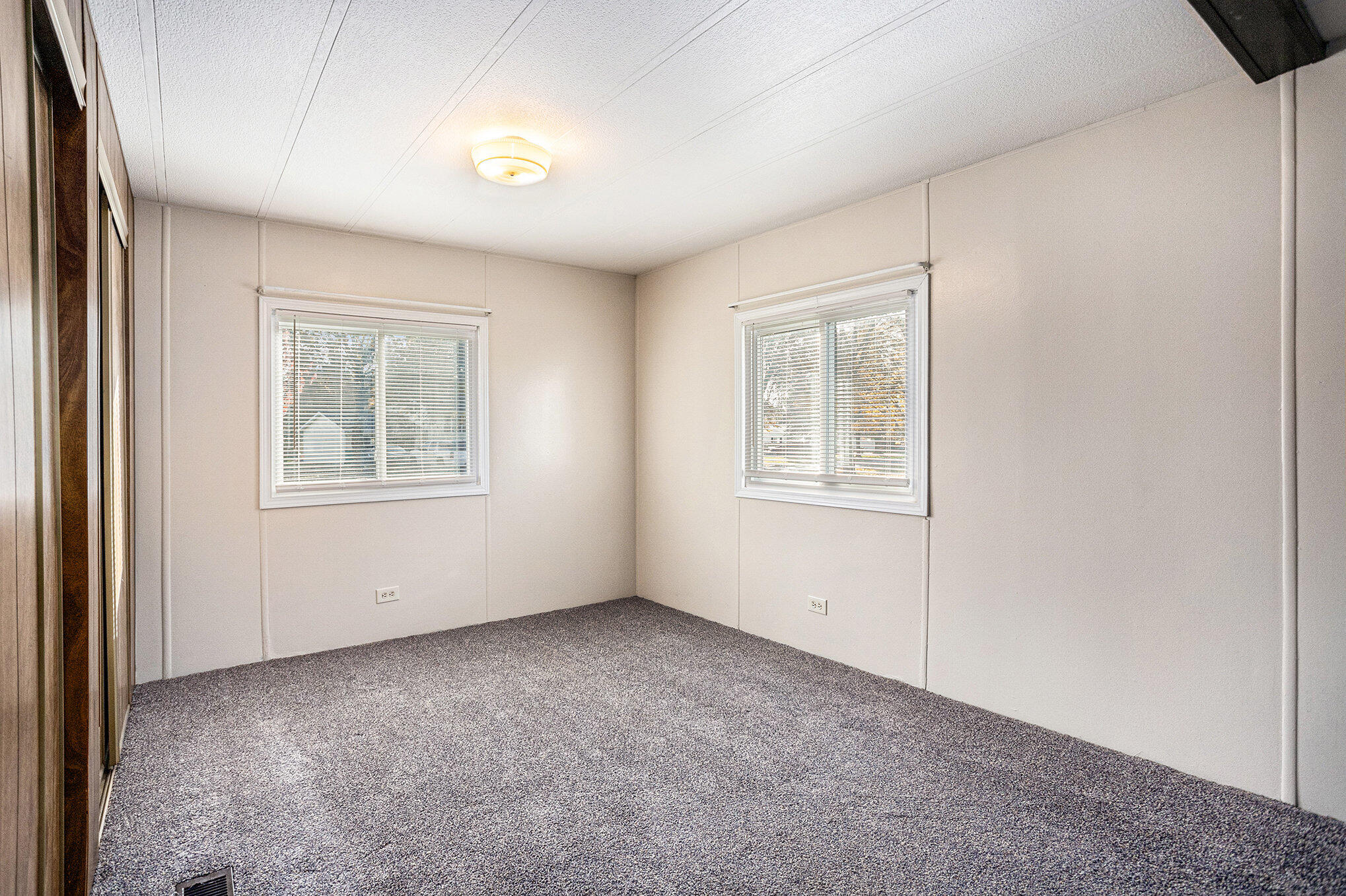 Sturgis, Michigan 49091, United States, 4 Bedrooms Bedrooms, ,3 BathroomsBathrooms,Residential,Active,242101