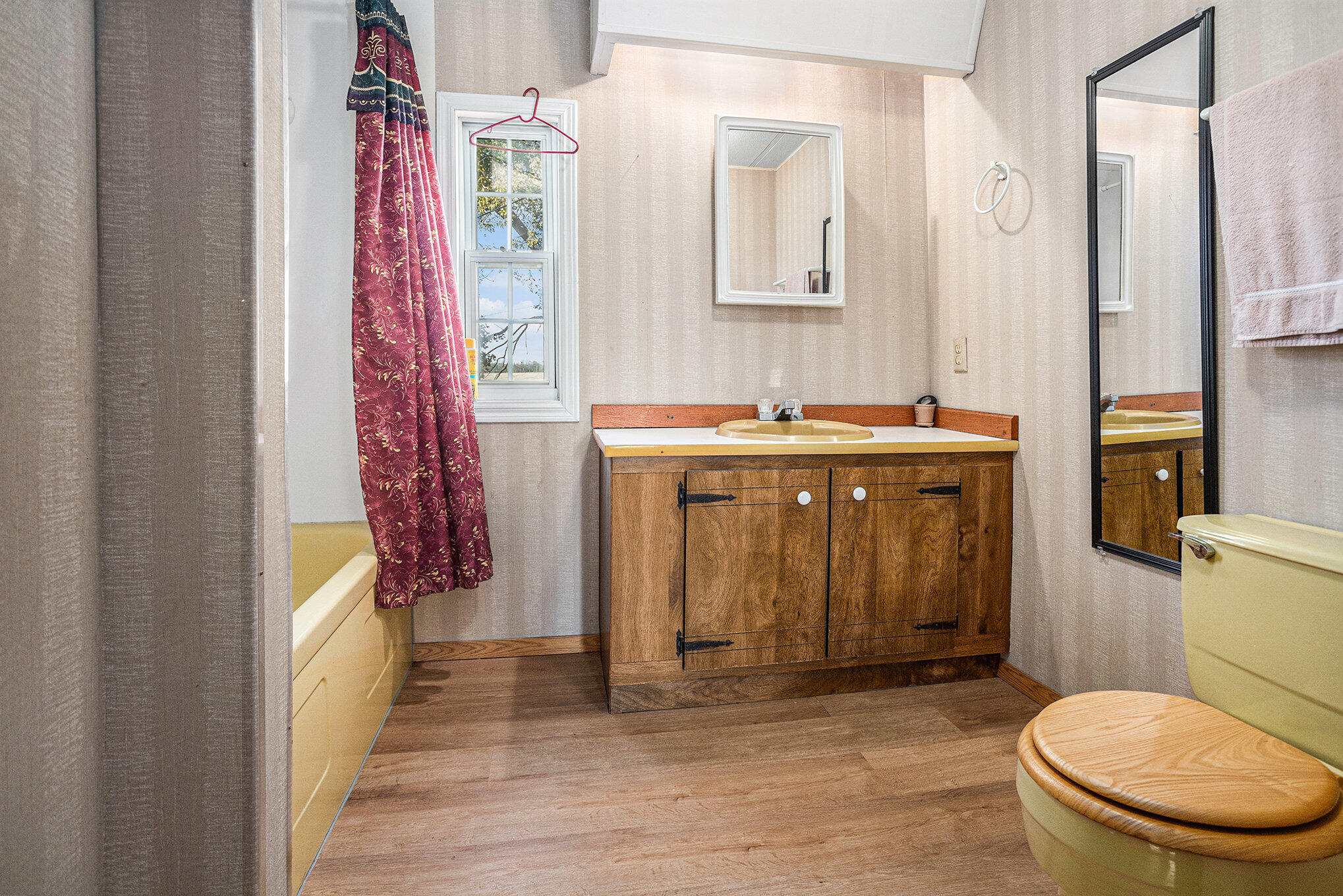 Sturgis, Michigan 49091, United States, 4 Bedrooms Bedrooms, ,3 BathroomsBathrooms,Residential,Active,242101