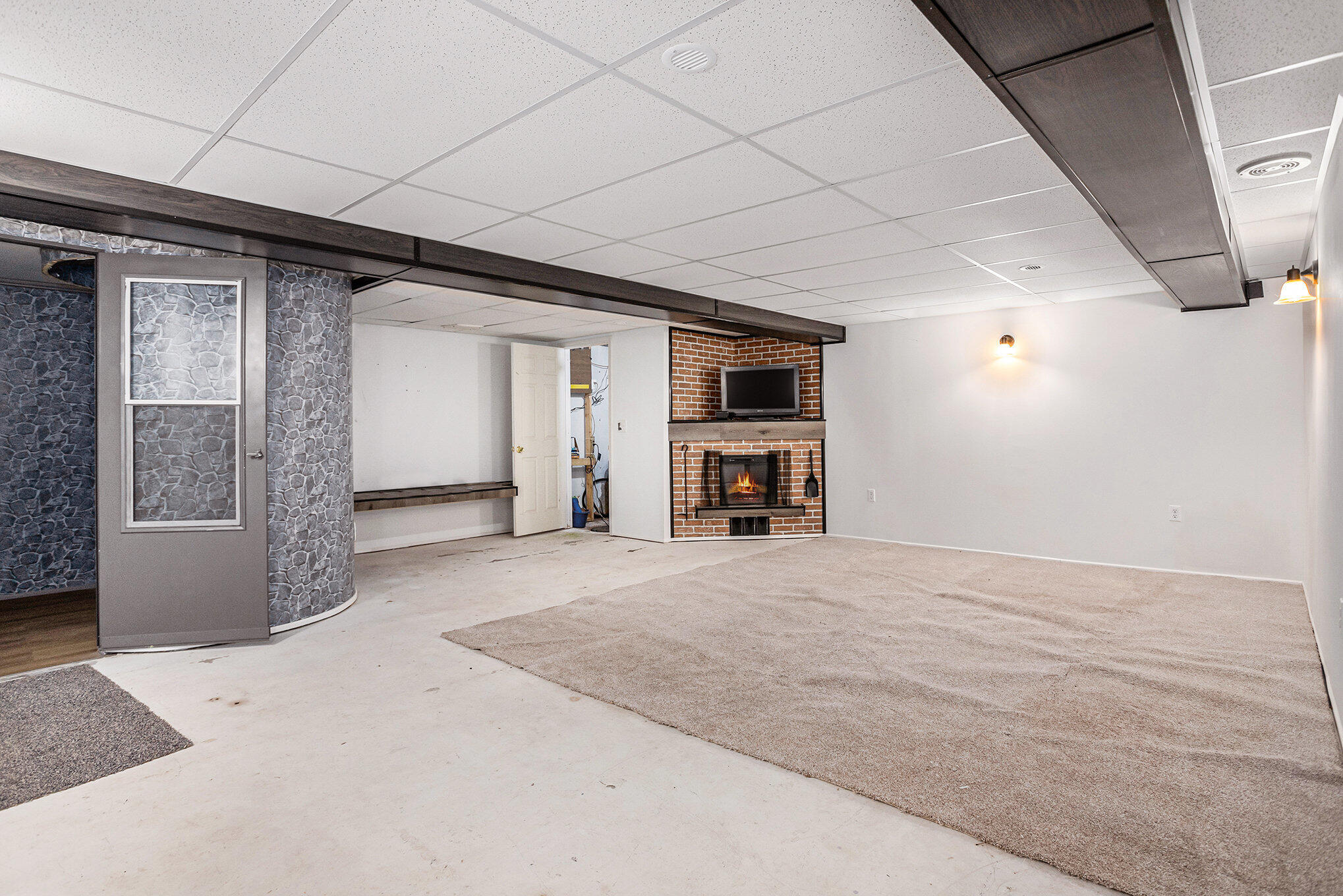 Sturgis, Michigan 49091, United States, 4 Bedrooms Bedrooms, ,3 BathroomsBathrooms,Residential,Active,242101