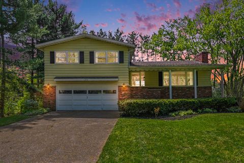 Photo of 1331 Vineland Path, St. Joseph, MI 49085 (MLS # 26018869)