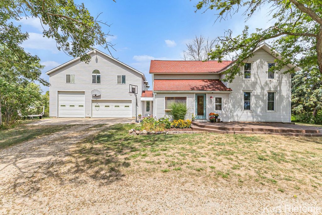 Photo of 11593 Greenly Street, Holland, MI 49424 (MLS # 26018137)