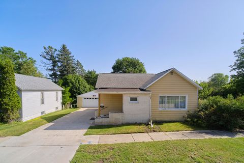 Photo of 163 Van Buren Street, Manistee, MI 49660 (MLS # 26033753)
