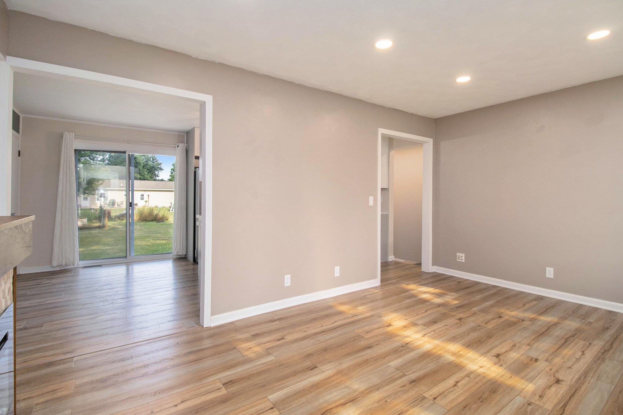 Paw Paw, Michigan 49079, United States, 3 Bedrooms Bedrooms, ,1 BathroomBathrooms,Residential,Active,171003