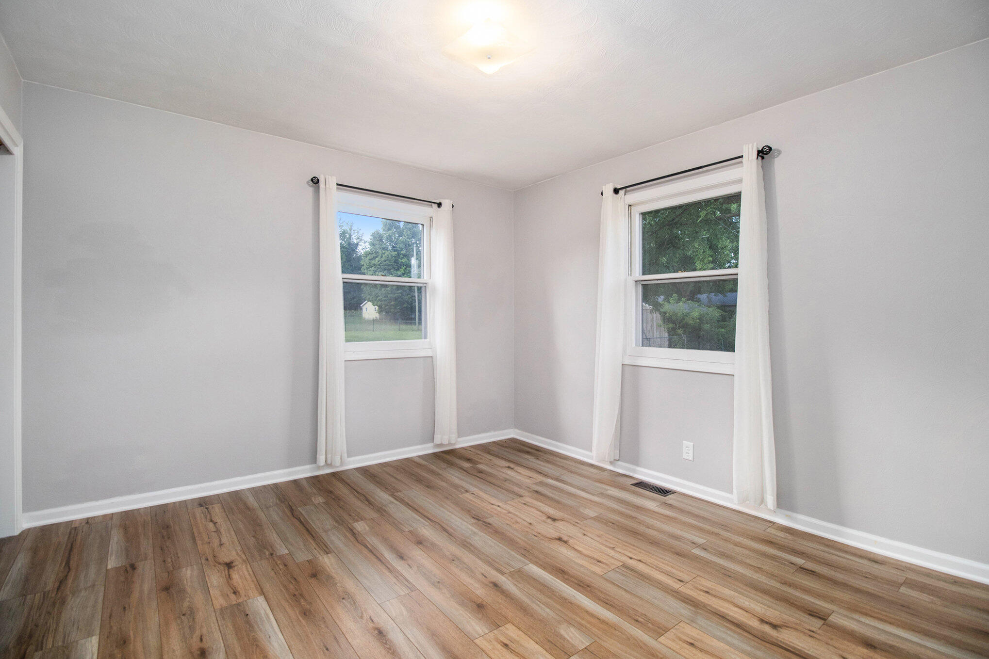 Paw Paw, Michigan 49079, United States, 3 Bedrooms Bedrooms, ,1 BathroomBathrooms,Residential,Active,171003