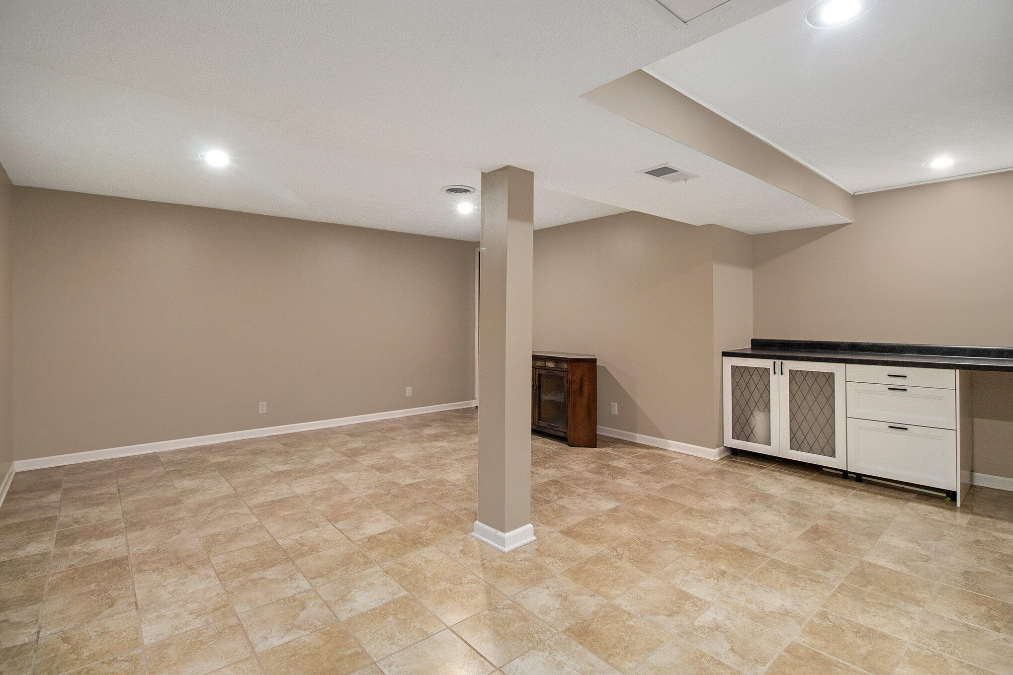 Paw Paw, Michigan 49079, United States, 3 Bedrooms Bedrooms, ,1 BathroomBathrooms,Residential,Active,171003