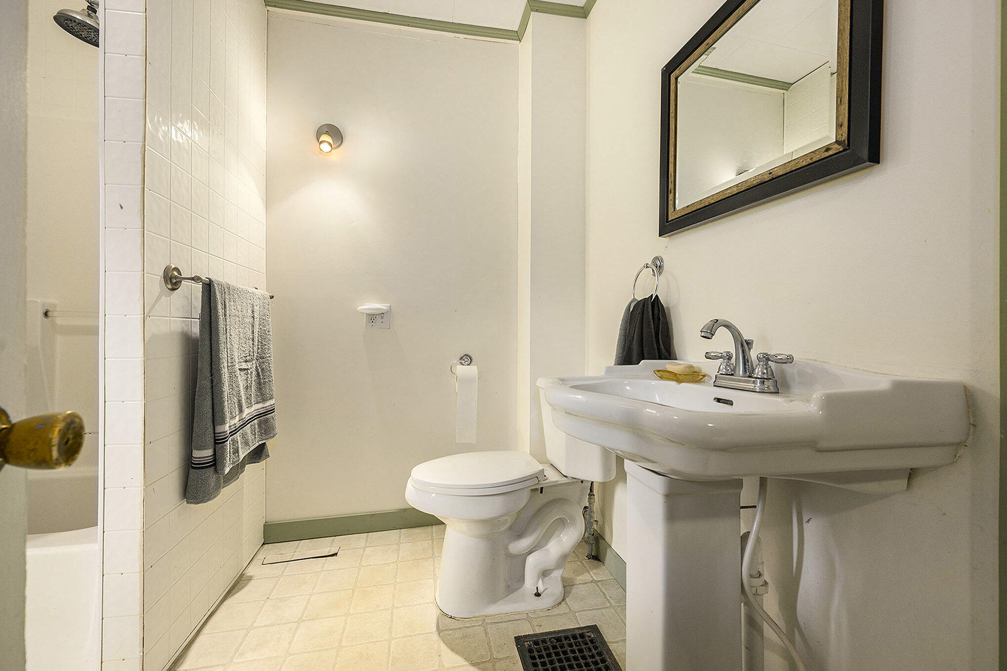 Allegan, Michigan 49010, United States, 2 Bedrooms Bedrooms, ,1 BathroomBathrooms,Residential,Pending,206230