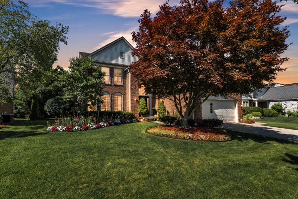 44899 WEYMOUTH DR, CANTON, MI 48188 - Image 332cb5da394c5e4fd497bb2dc16aa49c/729993609