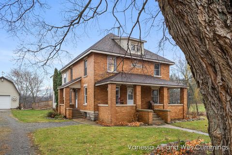 Photo of 9566 Peach Ridge Avenue NW, Sparta, MI 49345 (MLS # 25060275)